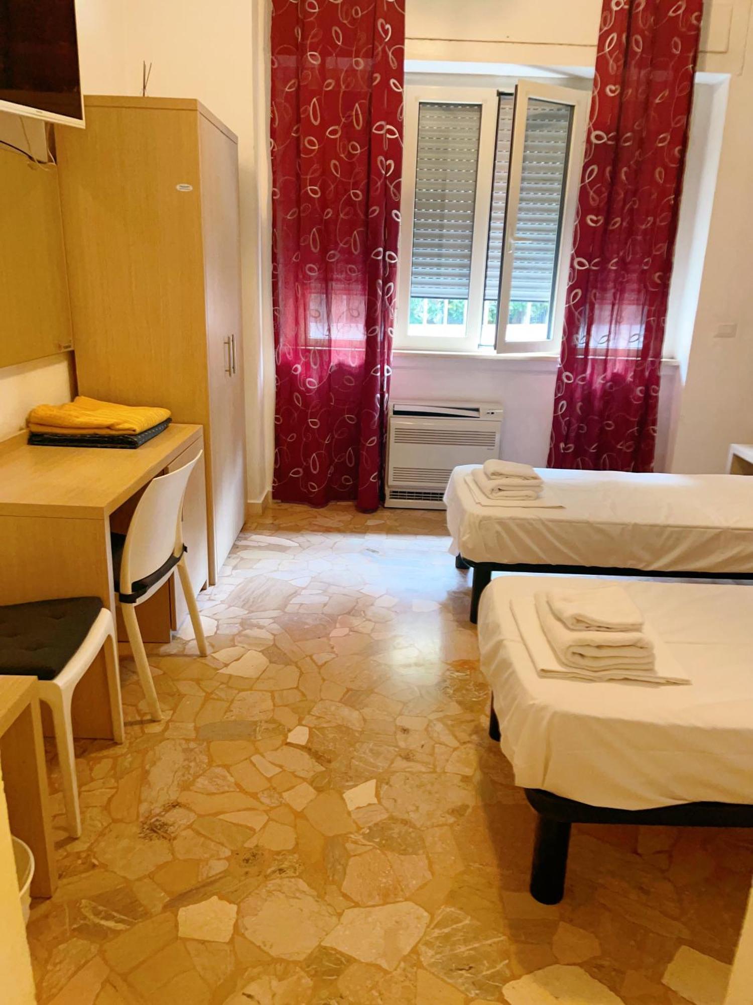 Hotel Bissi Милан Экстерьер фото