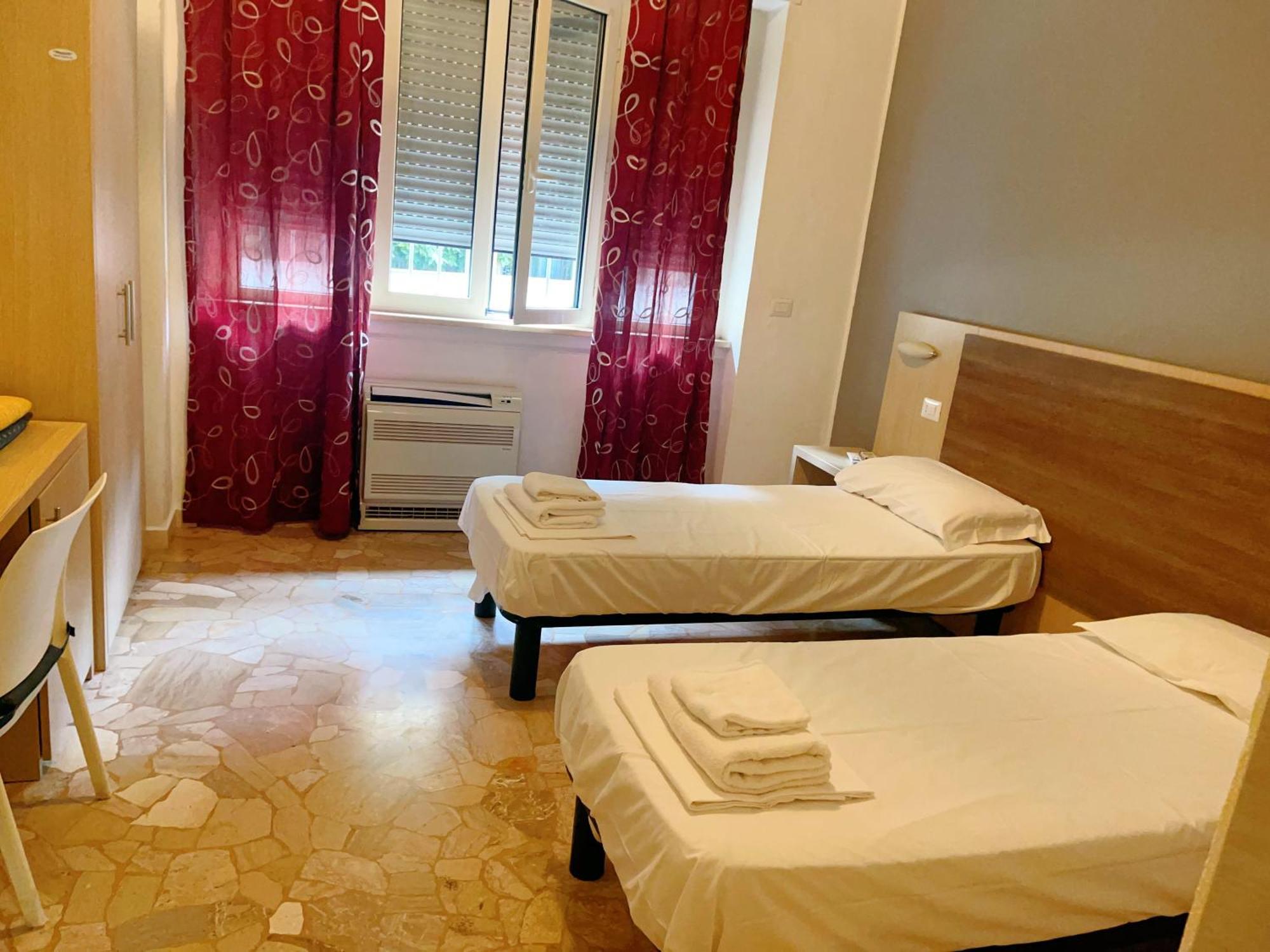 Hotel Bissi Милан Экстерьер фото