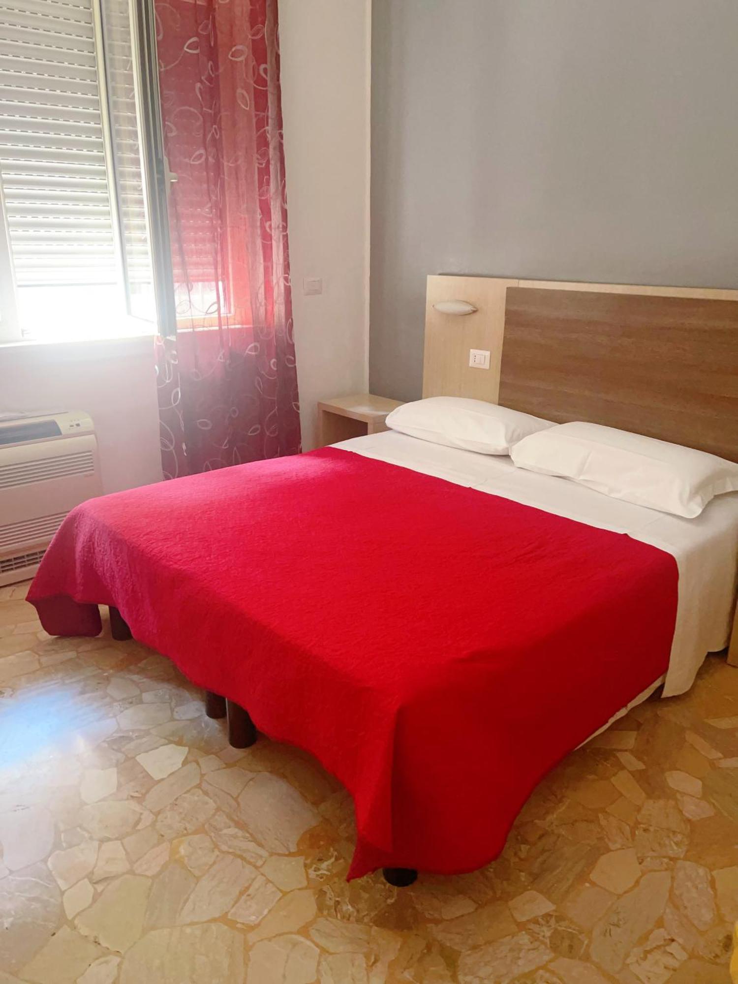 Hotel Bissi Милан Экстерьер фото